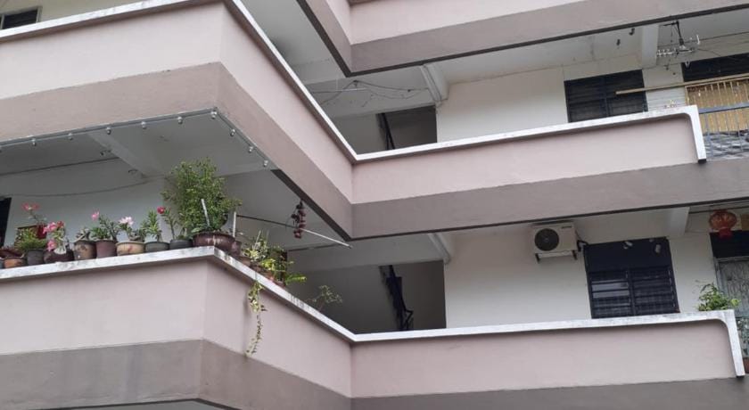 Homestay Idaman Tun Hussein Apartment in Penang