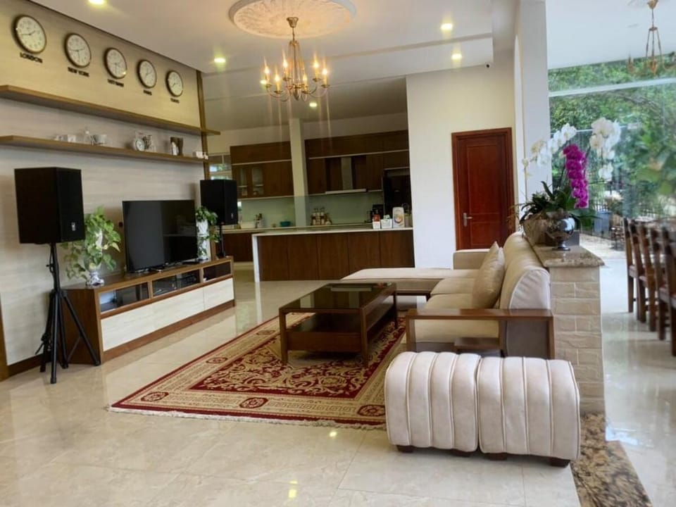 VVIP 7 bedrooms villa -  Tuyen Lam Lake view Villa in Dalat