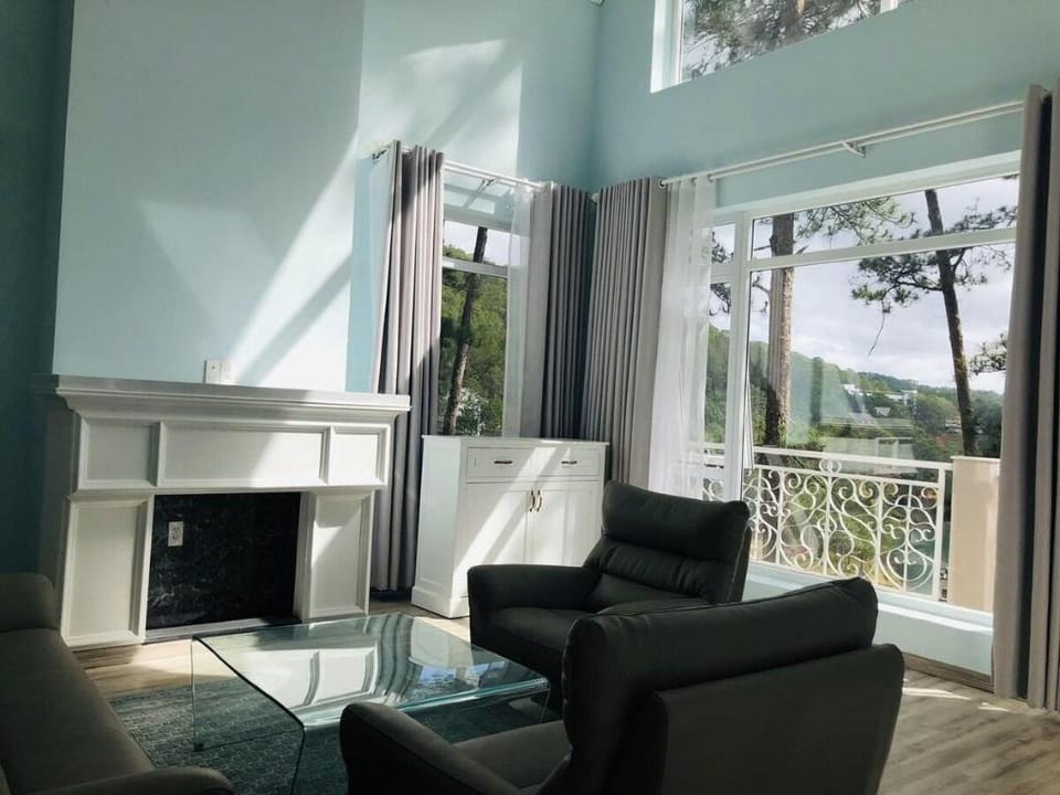 Luxury 6 bedroom villa - Tuyenlam lake view Villa in Dalat