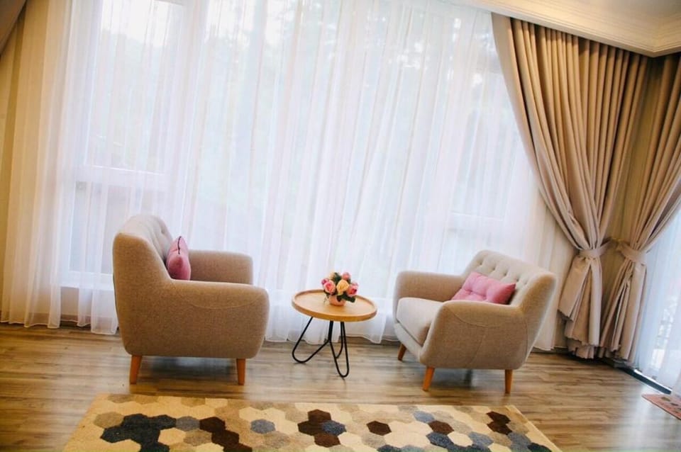 Luxury 6 bedroom villa - Tuyenlam lake view Villa in Dalat