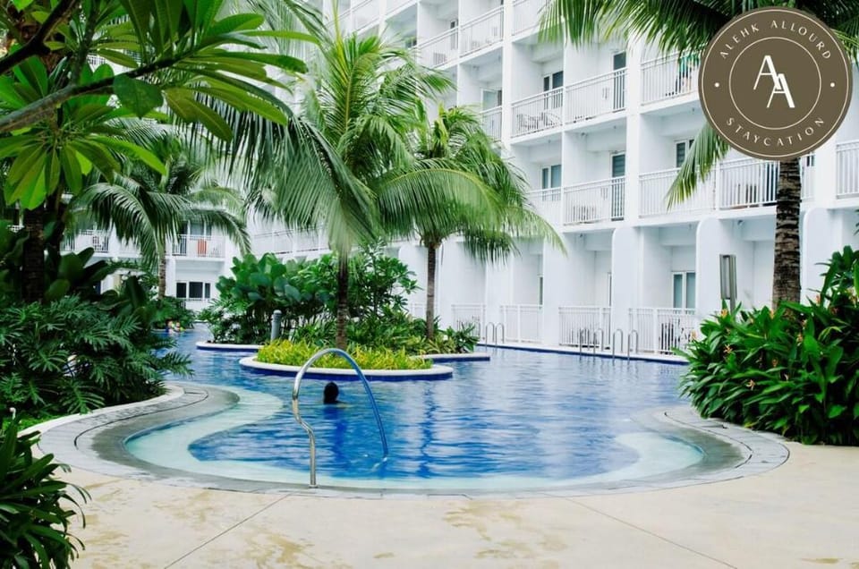 Bright Queen BR at Shore Residence 1, near MOA Vacation rental in Pasay