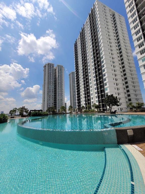 SKS Habitat 2Room 5min to KSL City 2 to 6 pax Apartment in Johor Bahru