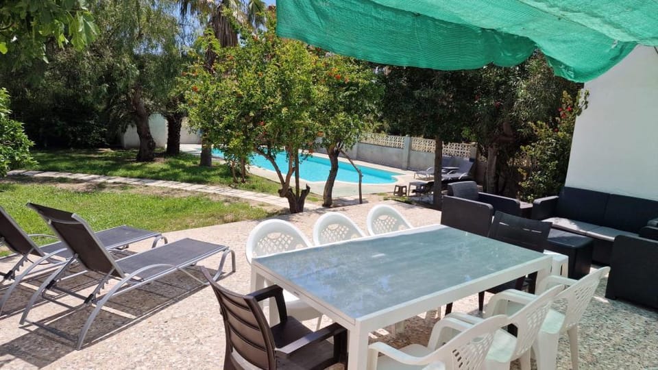 House with exclusive pool and garden 7 min walk from the beach and the center Vacation rental in El Campello