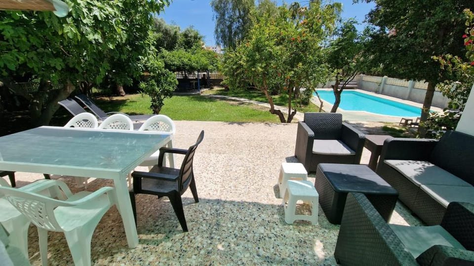 House with exclusive pool and garden 7 min walk from the beach and the center Vacation rental in El Campello