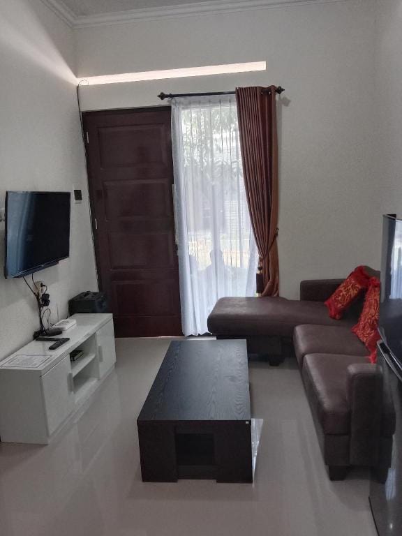 Perumahan taman harmoni no c49 Villa in Batu