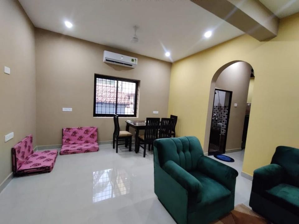 Beachfront 2BHK Independent House in Candolim Vacation rental in Candolim