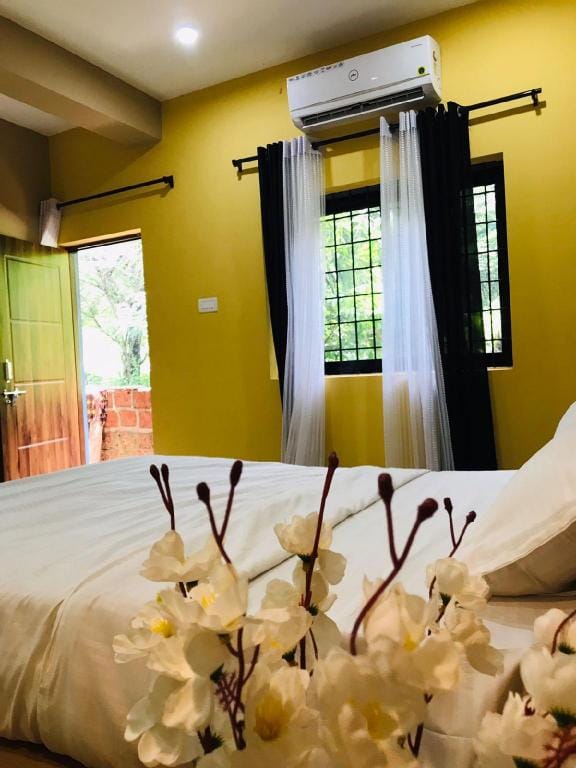 Beachfront 2BHK Independent House in Candolim Vacation rental in Candolim