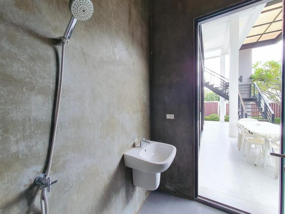 Grand Deluxe 3Bedroom [ WE by Sirin Pool Villa ] Villa in Nong Kae