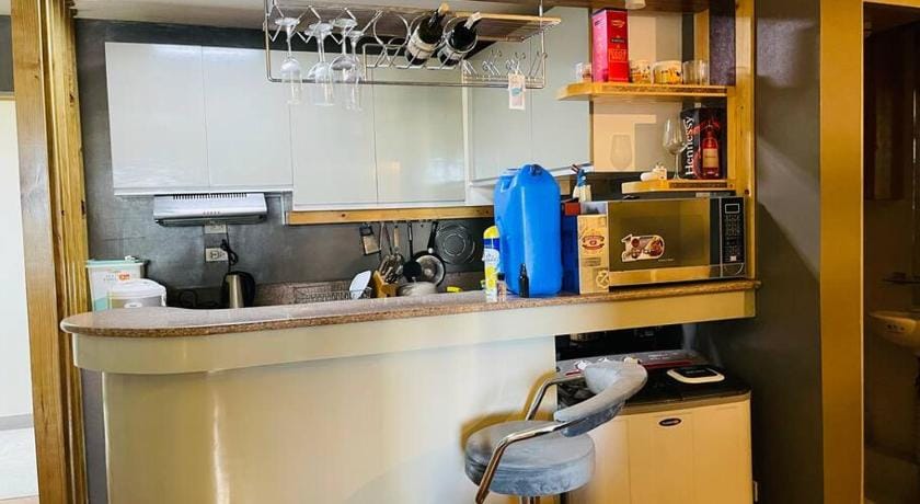 Fully-furnished 1 Bedroom condo with parking space Vacation rental in Iloilo City