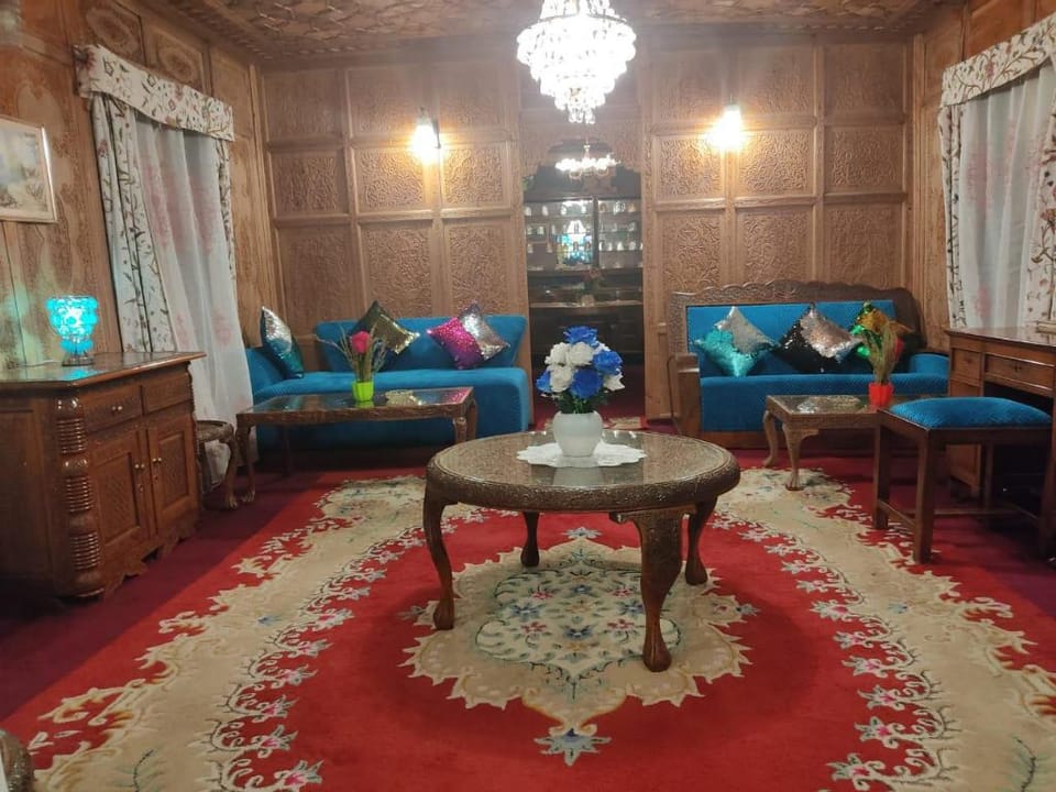 Houseboat Hunza , Dallake Villa in India