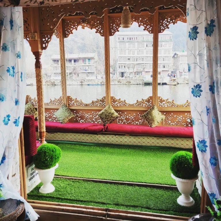 Houseboat Hunza , Dallake Villa in India
