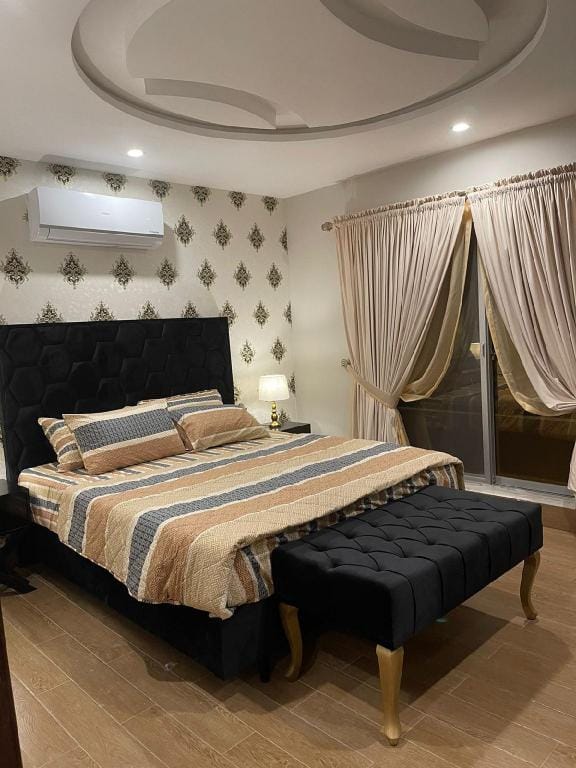 Hot location apartment available  Apartment in Lahore
