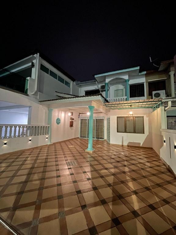 Baba & Charlie Home Stay (For 11 Pax) Vacation rental in Malacca