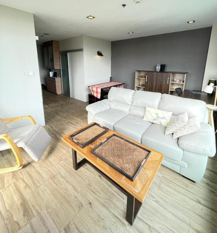 Nimman One Bed - FREE Motorbike - Pool - Gym Apartment in Chiang Mai