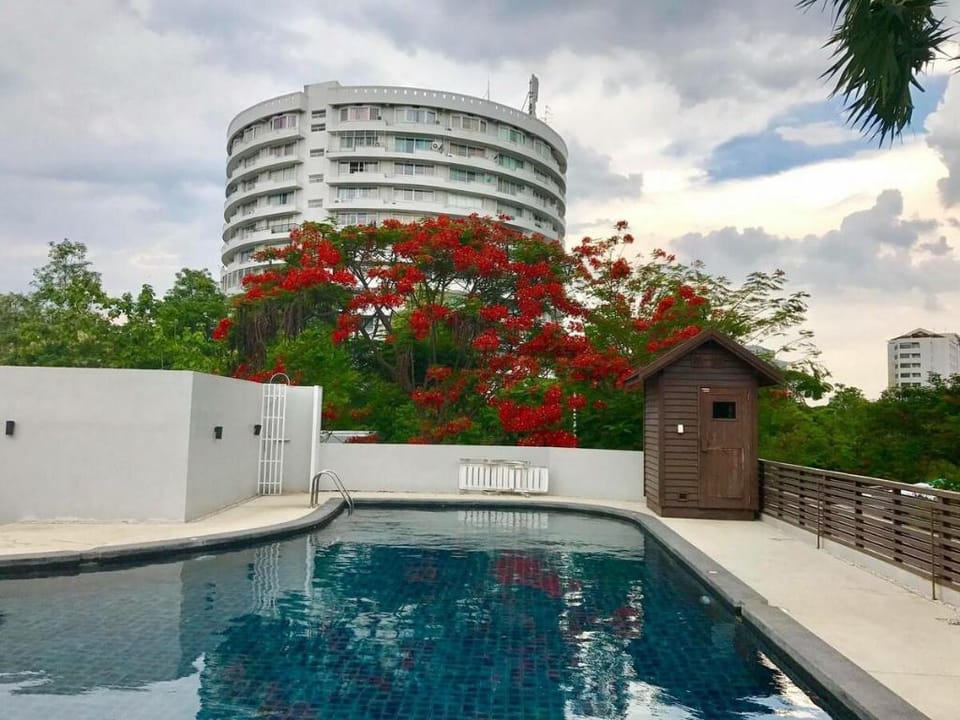 Nimman One Bed - FREE Motorbike - Pool - Gym Apartment in Chiang Mai