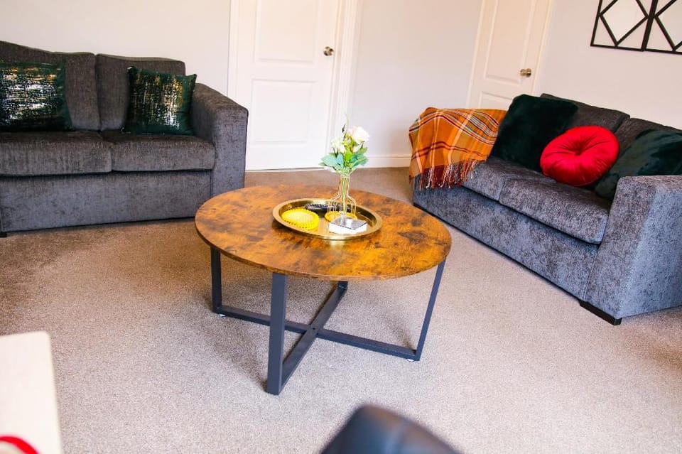 Newly Refurbished 3 Bedroom House B32 Area Vacation rental in Birmingham