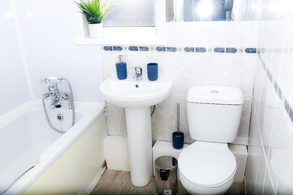 Oofy 3 bed house Kingstanding, Birmingham Vacation rental in The Royal Town of Sutton Coldfield