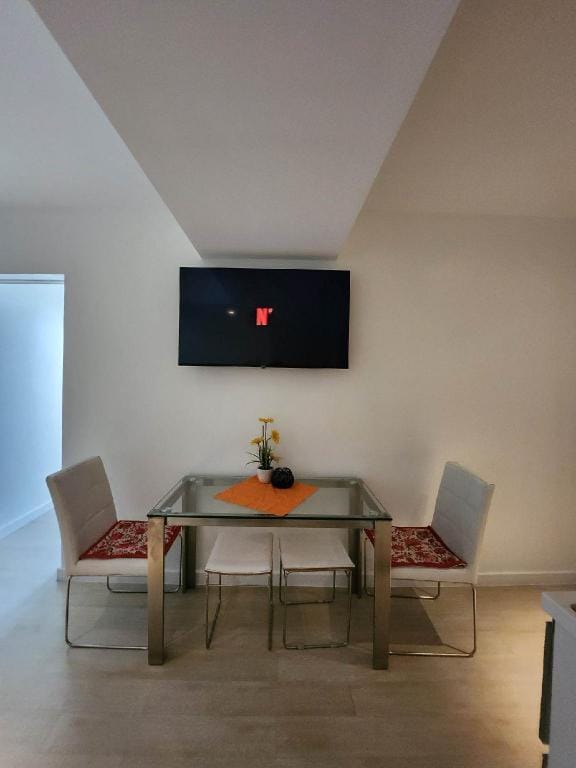Azure Miami Cheap 10pax 2Units w/  View & Balcony  Apartment in Paranaque