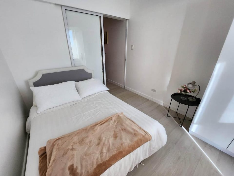 Azure Miami Cheap 10pax 2Units w/  View & Balcony  Apartment in Paranaque