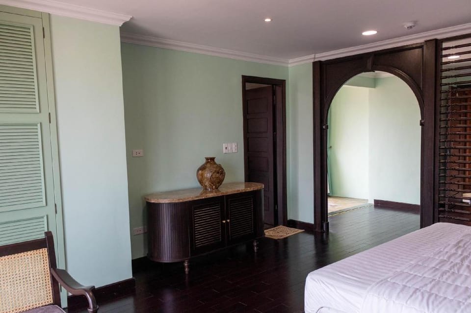Trung tâm tinh hoa Làng nghề Việt Apartment in Laos