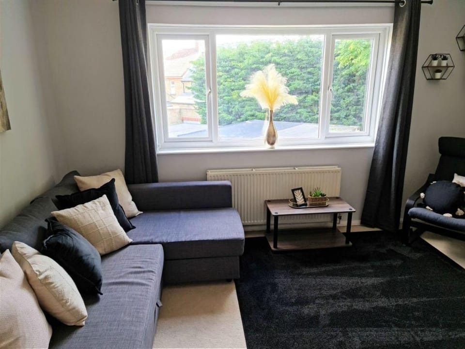 Onyx Bay ★ Whole Apt★ WiFi★ Beach★ Town★ 2 Bed★ Apartment in Broadstairs