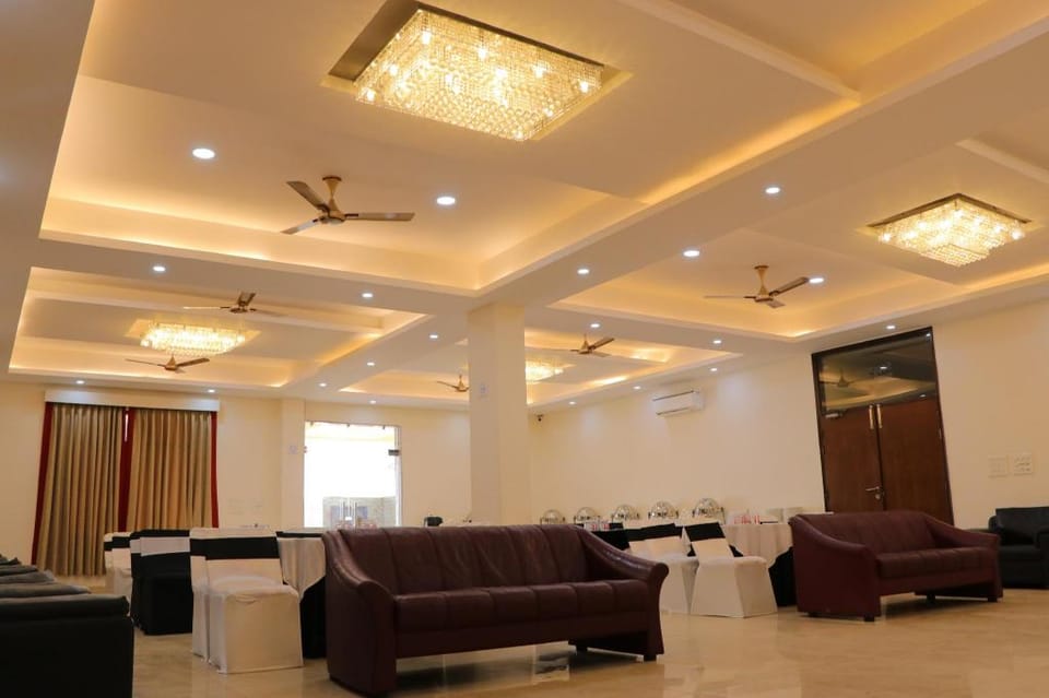 Hotel Clarks Inn Express Bharatpur Hotel in Uttar Pradesh