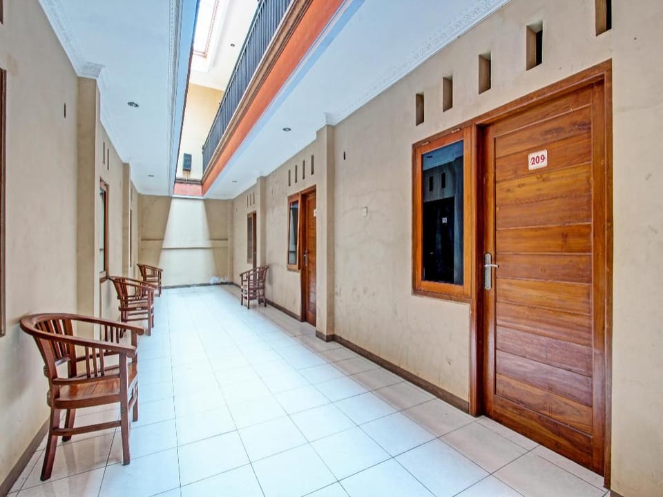 SPOT ON 91356 Hotel Mustika 2 Syariah Hotel in East Java