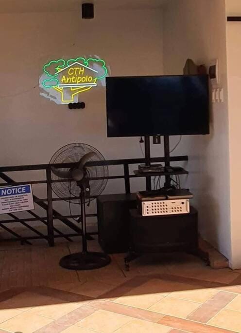 CAMP TREEHOUSE & CABIN•POOL+JACUZZI Vacation rental in Antipolo