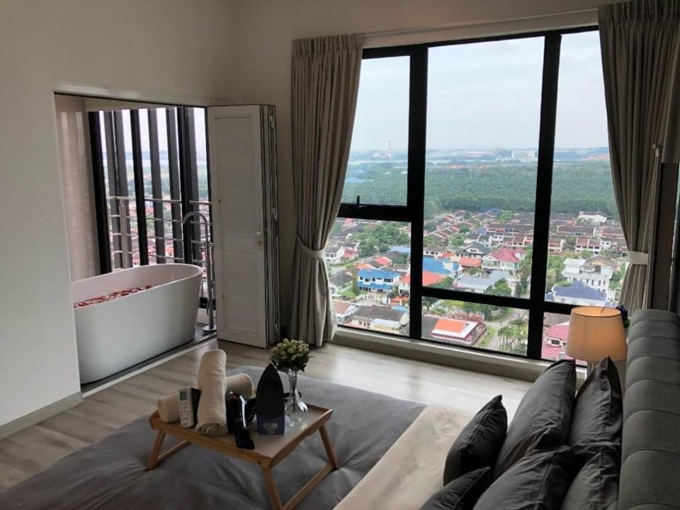Southkey Mosaic, Paradise bathtub by Antlerzone Vacation rental in Johor Bahru