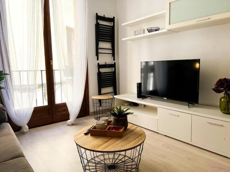 Ripoll Old Town - Unik Vacation Apartment in Tarragona