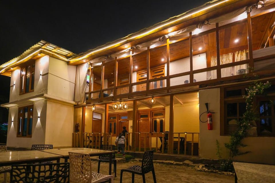 MOKSHA WOODHOUSE Hotel in Himachal Pradesh