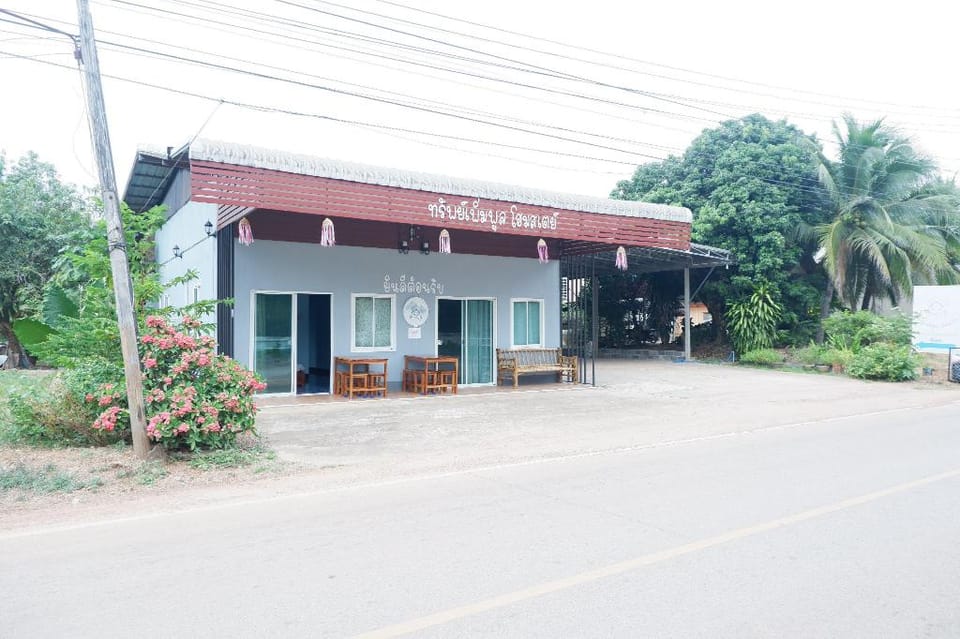 SP ทรัพย์เพิ่มพูลโฮมสเตย์ บึงโขงหลง ห้องสีขาว Vacation rental in Laos
