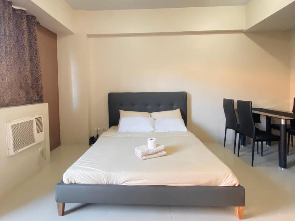 Luxury Condotel Near Manila Airport NAIA Terminal Villa in Pasay