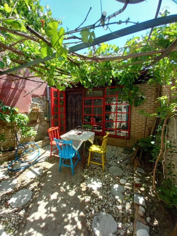 Eski bir rum evinde yasama hayaliniz oldumu hiç ? Vacation rental in İzmir Province