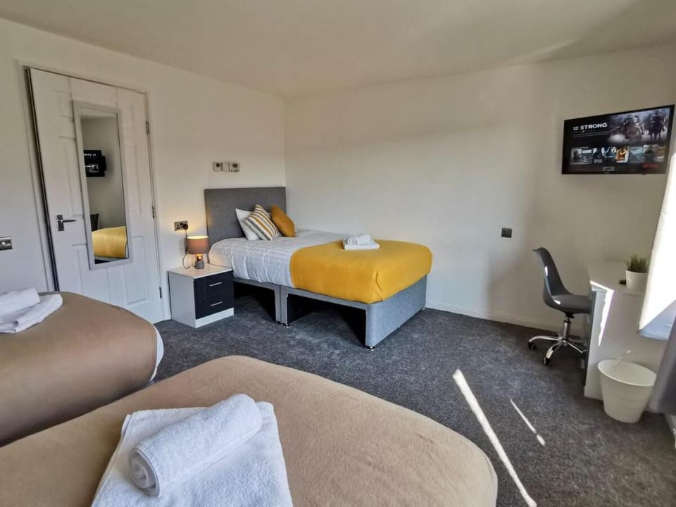 Six(6)-bedroom Contractor House ★ 9Beds ★ Netflix  Vacation rental in Huntingdonshire District