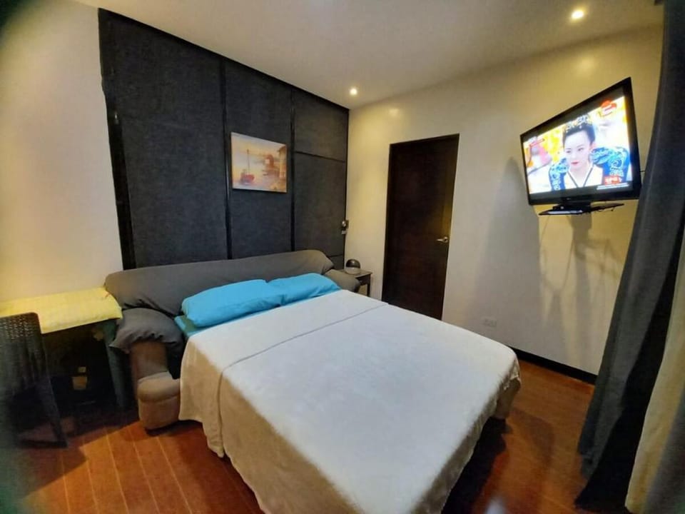 Adorable 1-Bedroom with hot shower and tub Apartment in Pasay