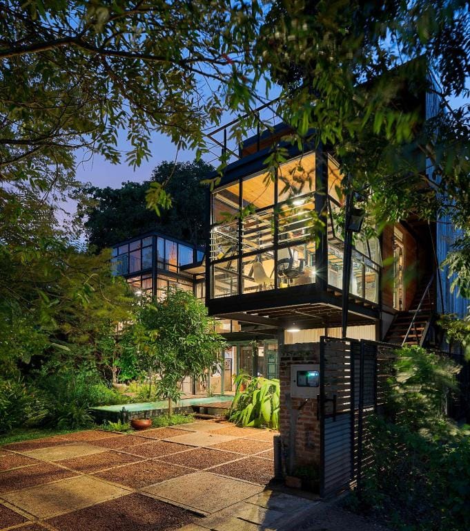 Kozy's Canvas Villa in Western Province