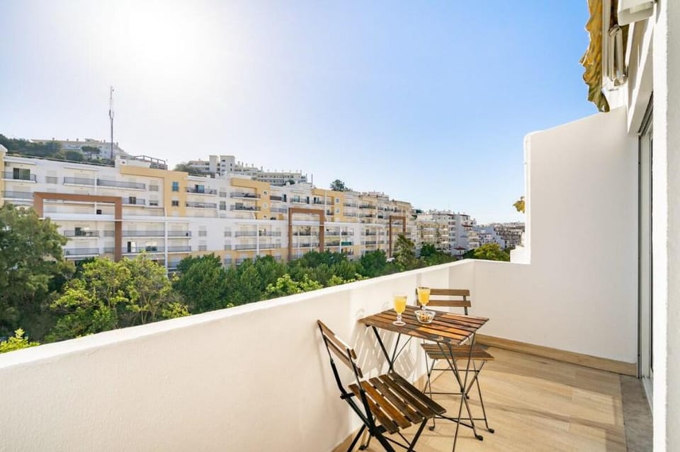 Stylish Apt & Sunny Balcony ★ OldTown ★ 5min Beach Apartment in Guia