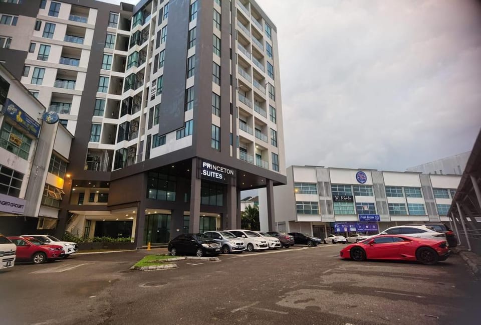 Princeton Suites Kuching Airport @Eyvone Homestay  Apartment in Kuching