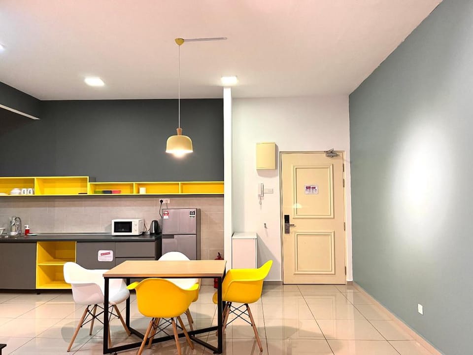 Summer House-Swimming Pool-8 Mins to Jonker Street Apartment in Malacca