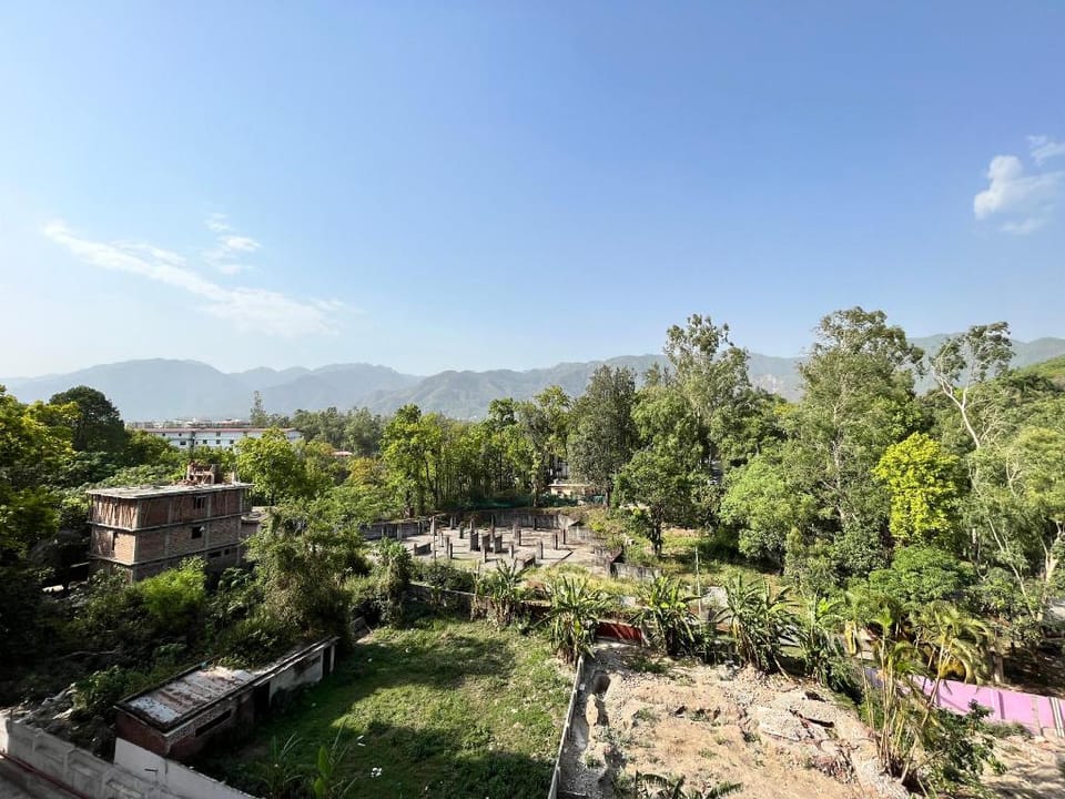 Peaceful Stay In Hillside Apartment in Dehradun