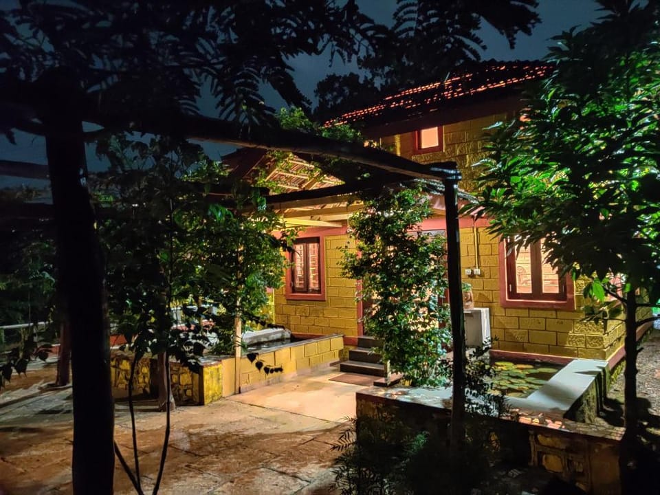 Eden-like 2 bedroom villa with pool & lush forest  Villa in Maharashtra