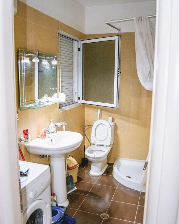 Lovely 1- bedroom apartm., huge balcony, ? view! Vacation rental in Tirana