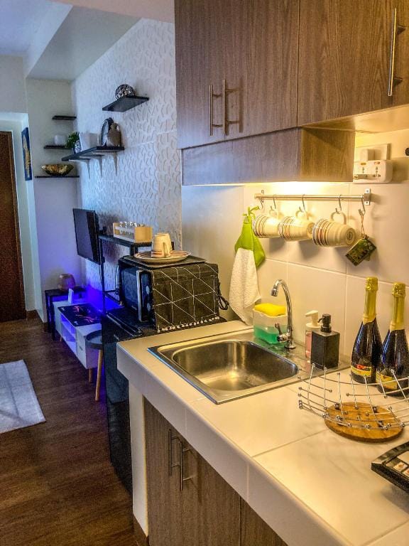 Fully Furnished Air-Conditioned Studio Unit Apartment in Las Pinas