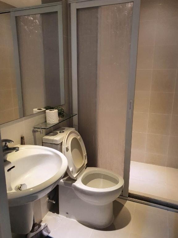 Azure Miami 8pax 2BRDeluxe w/ Poolview and Balcony Apartment in Paranaque