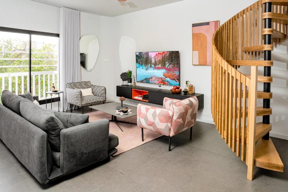 New Duplex 3 Bedroom with Jacuzzi Apartment in Tel Aviv-Yafo