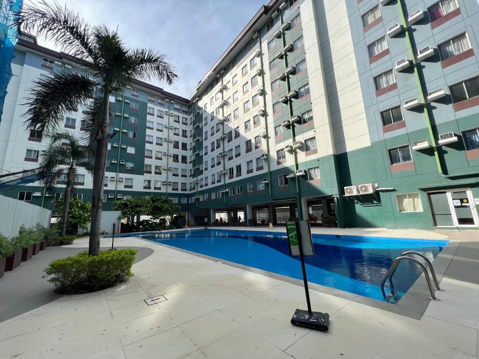 Modern Studio Unit with pool Apartment in Central Visayas
