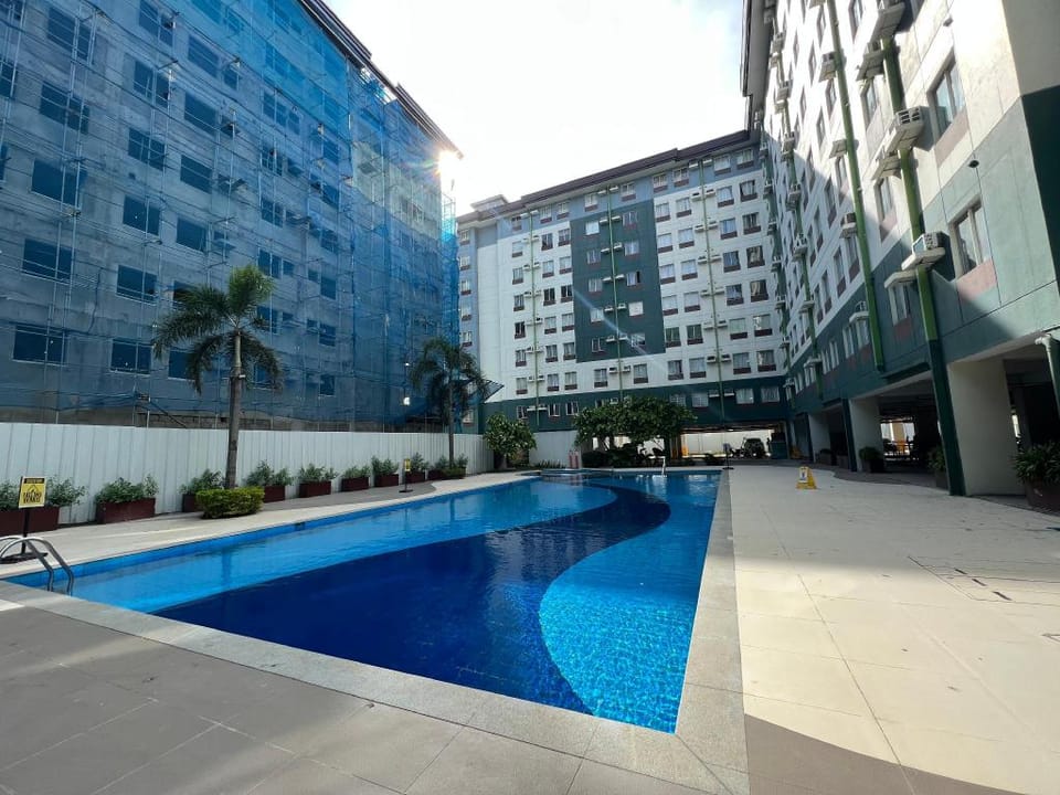 Modern Studio Unit with pool Apartment in Central Visayas