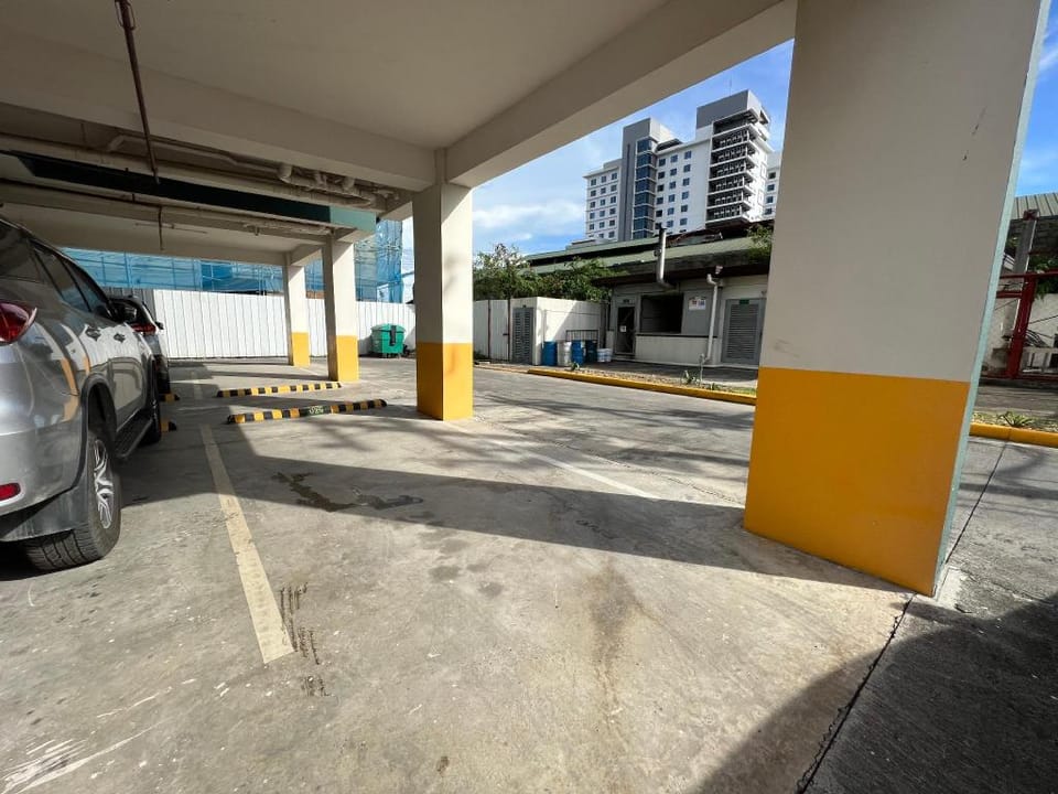 Modern Studio Unit with pool Apartment in Central Visayas