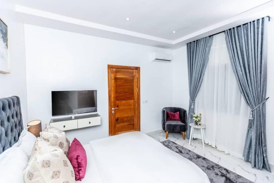 Brand New 4 bedroom duplex with self compound   Vacation rental in Lagos, Nigeria